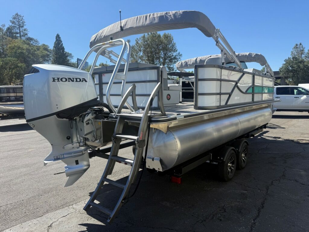 2027 Legacy Cruise 223 photo 2