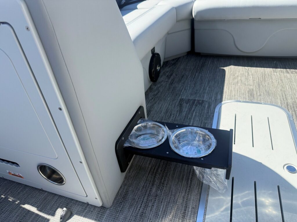 2027 Legacy Cruise 223 photo 6