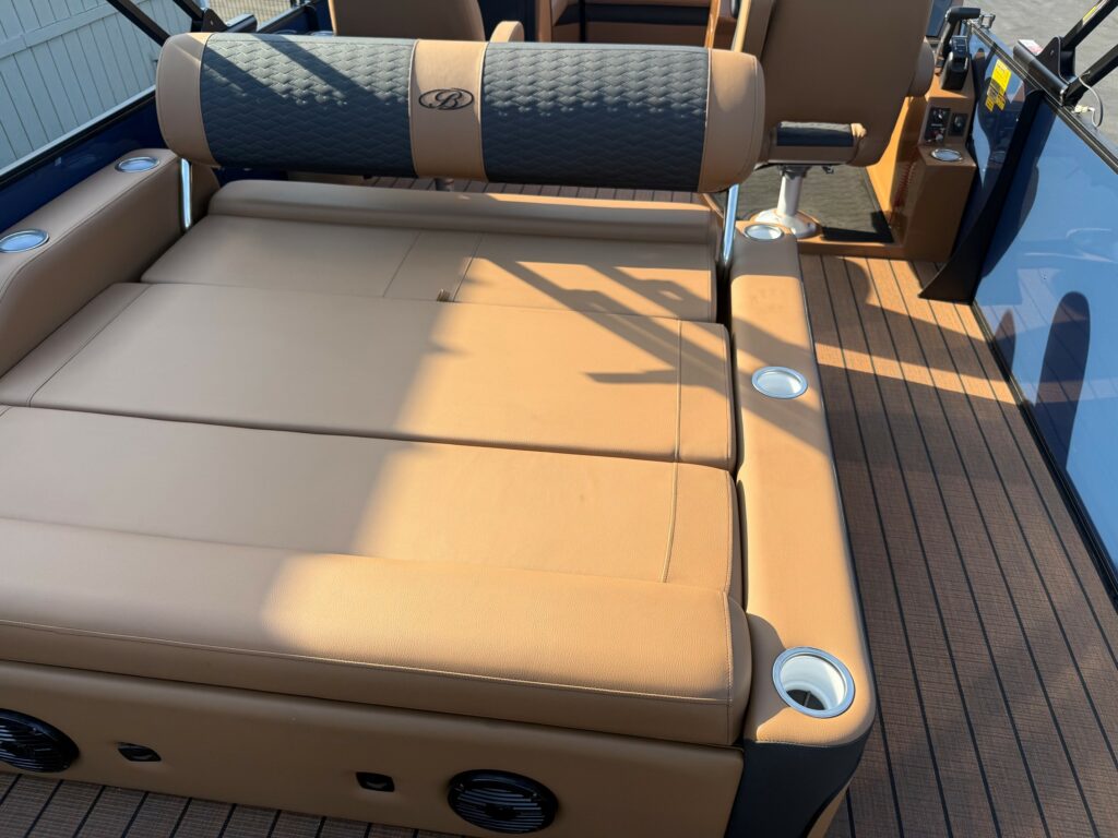 2026 Bentley Elite 253 Swingback photo 7
